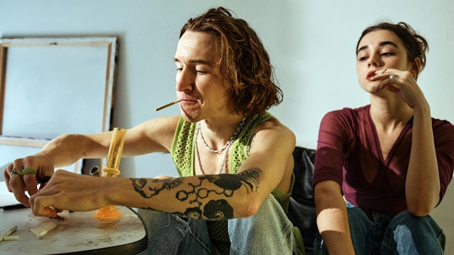Do Bongs Leave a Smell: Understanding Their Impact on Indoor Odors