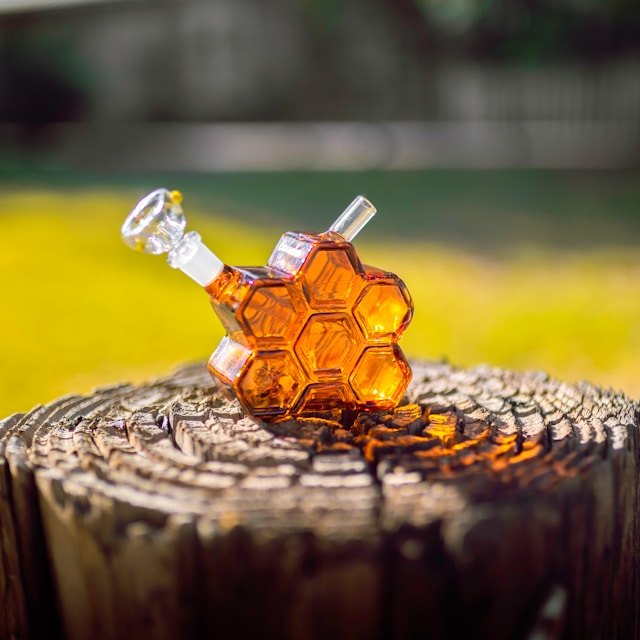 How Much Water for a Small Glass Bong: Essential Guide for Optimal Use