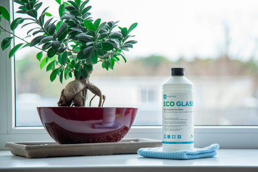 Does Glass Cleaner Have Ammonia: Understanding Its Ingredients and Effects