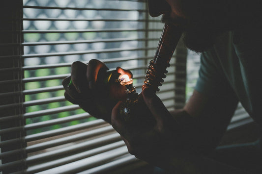 How to Smoke a Bong Without a Stem: Creative Solutions Explained